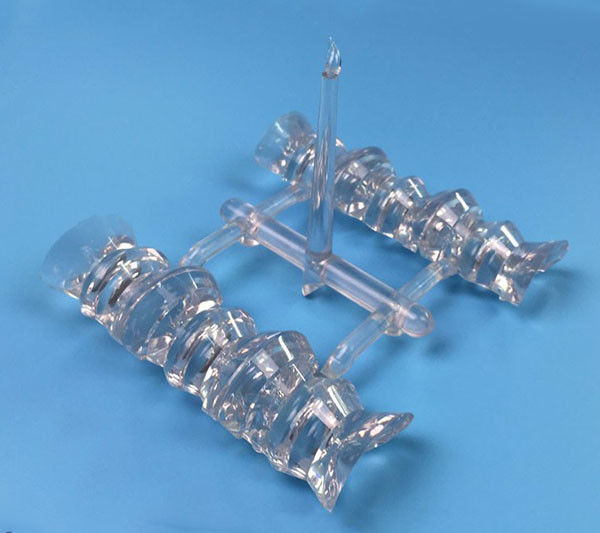 قطعات لامپ چراغ پلاستیکی استیل Copolymer POM قطعات قالب تزریق سفارشی ساخته شده است